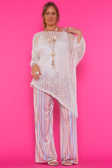 Jersey Napi calado con diseño asimétrico. Ideal para un look boho-chic veraniego y versátil. Tallas de la 40 a la 52. ¡Descubre la moda Nunu Santander!