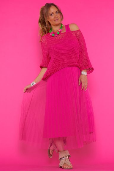 Descubre el conjunto Milani de Nunu Santander: top de punto y falda plisada para un look boho-chic y cómodo. Ideal para cualquier ocasión. ¡Consigue el tuyo!