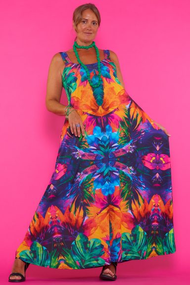 Maxi vestido Lorena 40 de Nunu Santander: el estampado tropical que ilumina tu verano. Comodidad boho-chic y estilo vibrante para brillar en cualquier ocasión. ¡No te quedes sin él!