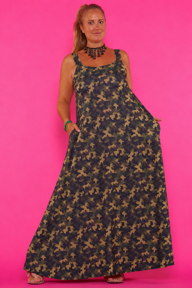 Vístete con estilo y comodidad con el Vestido Lorena 46. Su corte maxi y estampado vibrante te hará brillar. Ideal para un look boho-chic sin esfuerzo.
