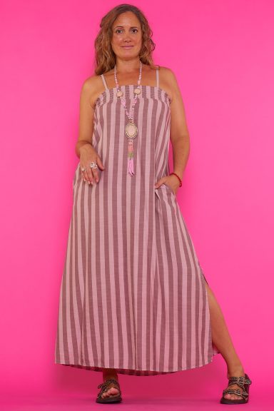 Vestido maxi rayas Puan Descubre el Vestido Puan, un diseño maxi de rayas con tirantes finos y tejido fluido para un look boho-chic veraniego. Ideal para cualquier ocasión, favorecedor y cómodo.