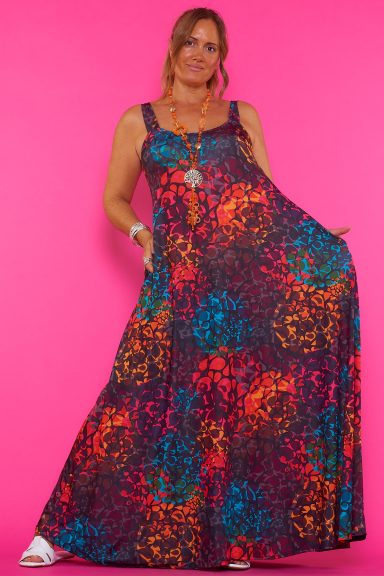 Vestido largo estampado Lorena 72 Vístete con estilo y comodidad con el Vestido Lorena 72. Su corte maxi y estampado vibrante te hará brillar. Ideal para un look boho-chic sin esfuerzo.