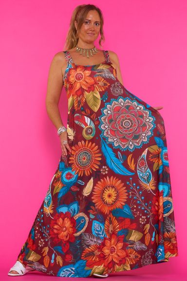 Vístete con estilo y comodidad con el Vestido Lorena 75. Su corte maxi y estampado vibrante te hará brillar. Ideal para un look boho-chic sin esfuerzo.