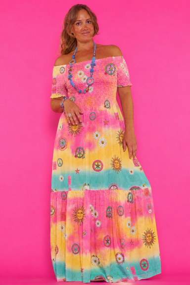 Descubre el vestido Amer, tu aliado perfecto para un estilo boho-chic. Con escote Bardot y estampado único, este maxi vestido de viscosa realza tu figura y ofrece máximo confort. ¡Ideal para cualquier ocasión!
