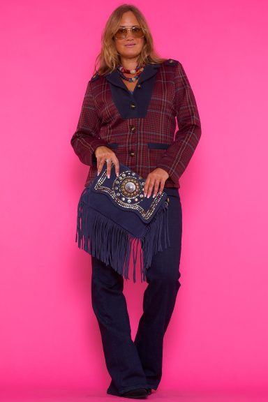 Descubre la Abrigos y Chaquetas cuadros Miso de Nunu Santander. Perfecta para un look boho-chic elegante y versátil, con detalles que realzan tu estilo y figura. ¡Imprescindible!