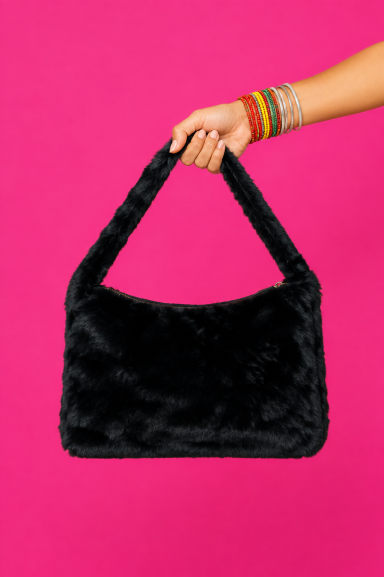 Lleva tu estilo boho-chic al siguiente nivel con nuestro Bolso suave pelo Vamune. Ideal para noches especiales, su diseño aporta elegancia y confort. ¡Consíguelo ahora!