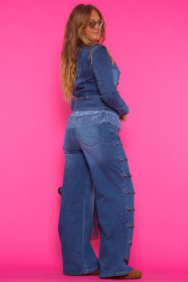 Descubre los Jeans Nuvifo con hebillas, tu aliado perfecto para un look boho-chic. Comodidad y estilo ancho que estiliza tu figura. ¡Ideal para cualquier ocasión!