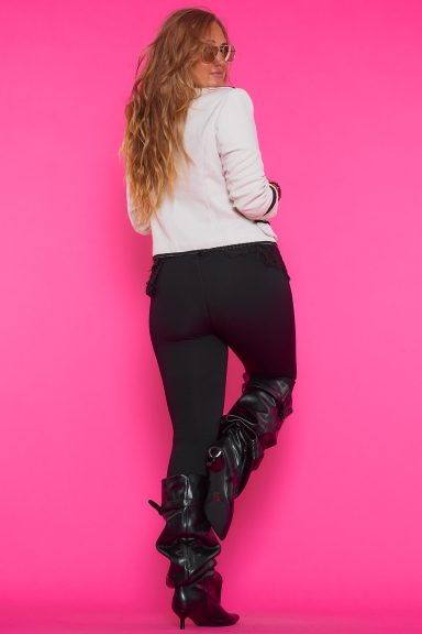 Leggings elásticos Ensenada Negro 1 Descubre nuestros leggings elásticos, perfectos para tu estilo boho-chic. Comodidad y diseño se unen para realzar tu figura y ofrecerte looks versátiles. ¡Siente la libertad de movimiento!